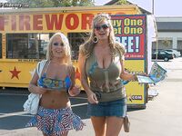 Jessica Moore og Kelly Madison har en trekant