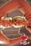 Nataly von og Nikky Thorne wrestle