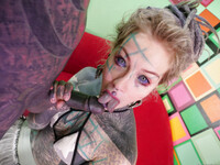 Anuskatzz den tatoverede bizarre kusse