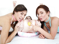 Tiffany Doll og Sheena Shaw og Anna De Villes anal porno