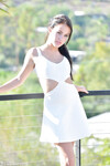 Megan Rain viser sin fisse