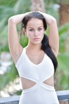 Megan Rain viser sin fisse