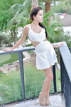 Megan Rain viser sin fisse