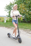 Bimbi den petite bryster milf