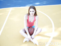 Danni Rivers er den søde basketball pige får sex