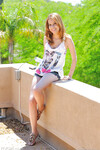 Mae Olsen den søde pige med små bryster