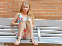 Hanah den blonde 18-årige teenager