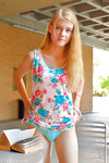 Hanah den blonde 18-årige teenager