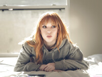 Madi Collins elsker de store bh 'er