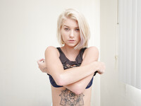 Arya Fae blowjob