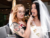 Holly Day og Emma Magnolia falder for hinanden