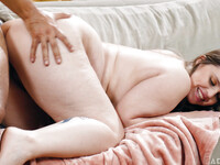 Codi Vore kæmpe bryster teenager chick