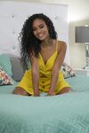 Hot sort og hvid trekant med Alena Croft og Scarlit Scandal sexet fuck