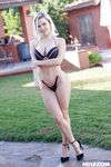 Fit blonde Slimpick Vic i hot udendørs fuck