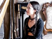 Freya Von Doom og Claire Roos knepper hinanden som verdens undergang