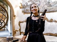 Freya Von Doom og Claire Roos knepper hinanden som verdens undergang