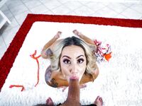 Den tatoverede husmor nyder Misty Meaners fisse fucked up