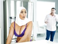 Bootylicious arabisk milf Carmela Clutch får sine kugler dybt i hanen