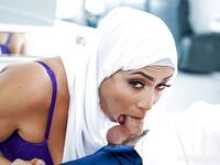 Bootylicious arabisk milf Carmela Clutch får sine kugler dybt i hanen