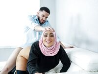 Bootylicious arabisk milf Carmela Clutch får sine kugler dybt i hanen