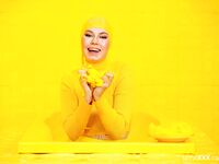 Tattoeret blondine Mimi Kat sutter hendes pik, så bliver hun kneppet dybt