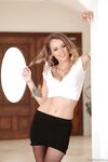 Natasha starter med den fantastiske euro milf strippe kameraet med Tony Martinez