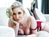 Blonde modne sydney Paige kneppet i røven fra sin stedsøn