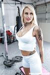 Stephanie elsker fitness mylf hårdt kneppet af hendes personlige træner