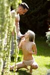 Thin russisk gina gerson anally fucked i det åbne felt med raul costa