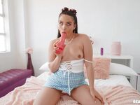 Ariana van x varmer med hendes favorit sex spil, før hun bliver kneppet