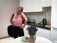 Mary slik efter blowjob kneppet bagfra
