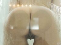Brandi Love - Milf i badet