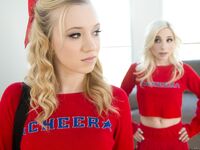 Piper Perri og Bailey Brooke er skolekattene