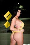 Romi Rain kidnappet milf