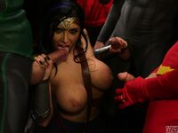 Romi Rain superhelten kneppede