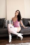 Emily Willis rider på den skaldede fyr