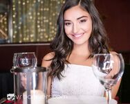 Emily Willis har sex i restauranten