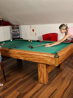 Gina Gerson & Lilu Moon - Sex på poolbordet