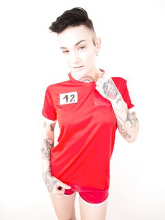Nikki Hearts - Tatoveret tæve