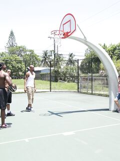 Michelle Martinez - Basketball venner