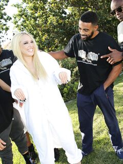Kagney Linn Karter - Hård gangbang