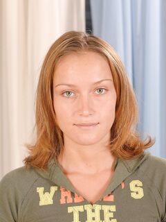 Kathia Nobilii og glasdildo