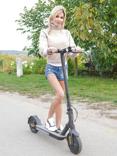 Bimbi den petite bryster milf