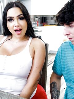 Zoey Foxx er ved at blive skør i halen, sutte og ride hende i sengen