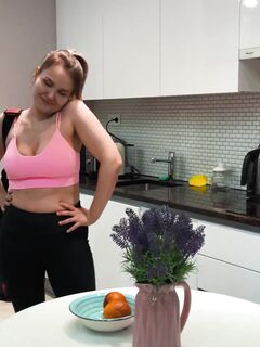 Mary slik efter blowjob kneppet bagfra