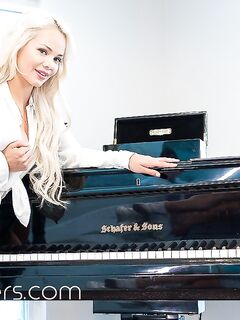 Elsa Jean... Pov fucking