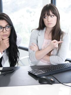 Alison Rey og Gina Valentina på arbejde