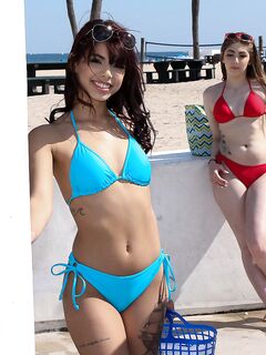 Gina Valentina og Kobi Brian - Pussy slikker